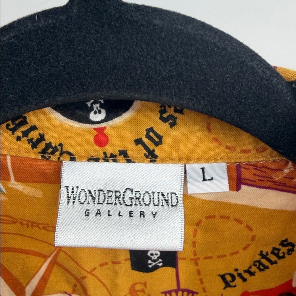 Wonder Ground Gallery Disney Pirates of the Caribbean novelty button up top L - Picture 6 of 8